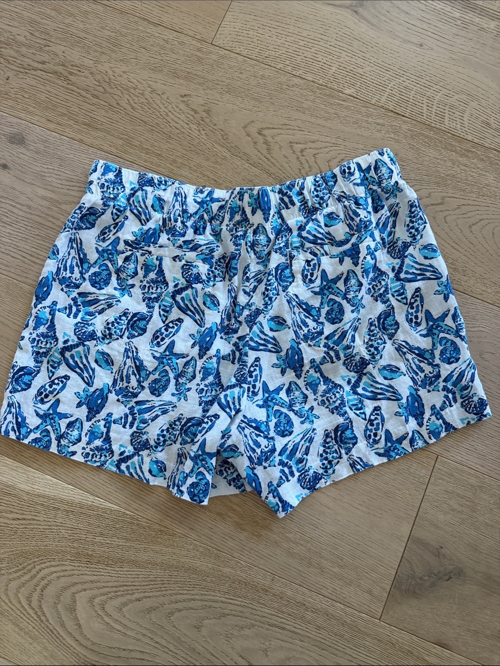 Lilly Pulitzer Lilo Linen Shorts in Resort White Shell Collector Medium Pull On - Picture 4 of 7